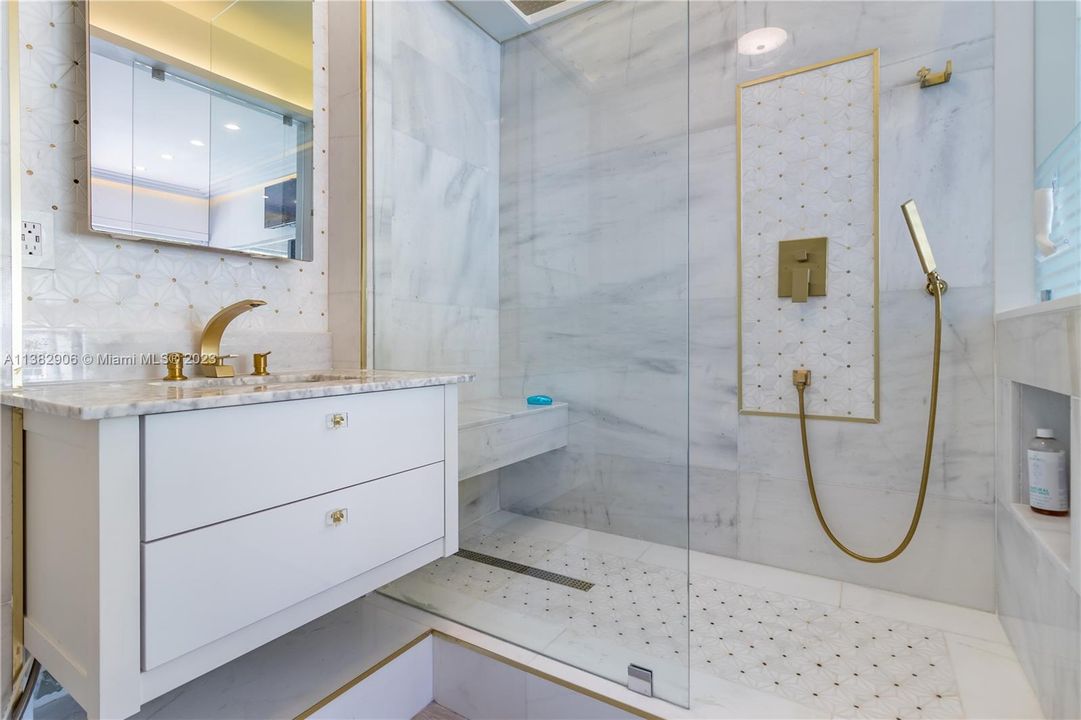 Недавно продано: $1,190,000 (5 спален, 5 ванн, 1870 Квадратных фут)