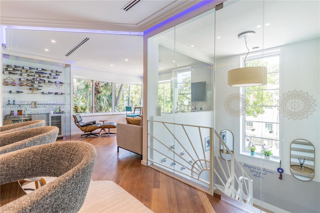 Недавно продано: $1,190,000 (5 спален, 5 ванн, 1870 Квадратных фут)