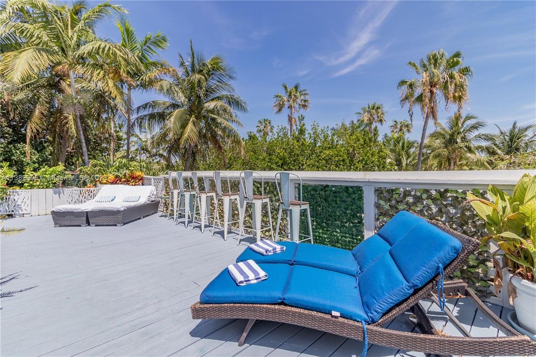 Недавно продано: $1,190,000 (5 спален, 5 ванн, 1870 Квадратных фут)