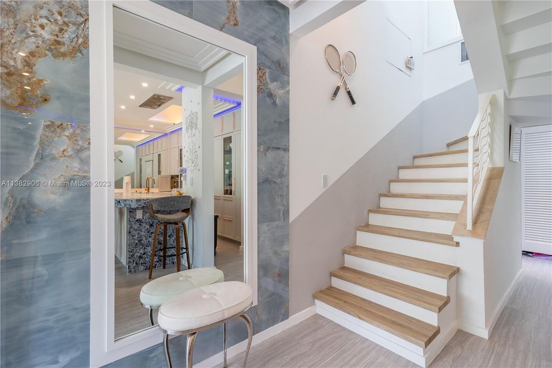 Недавно продано: $1,190,000 (5 спален, 5 ванн, 1870 Квадратных фут)