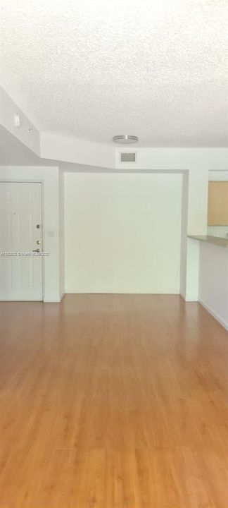 Recently Rented: $2,300 (2 beds, 2 baths, 981 Square Feet)