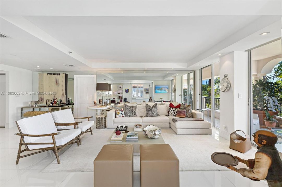Recently Sold: $2,650,000 (2 beds, 2 baths, 1429 Square Feet)