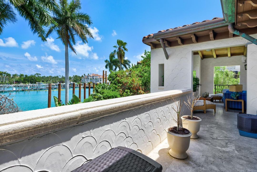 Recently Sold: $4,250,000 (3 beds, 3 baths, 2744 Square Feet)