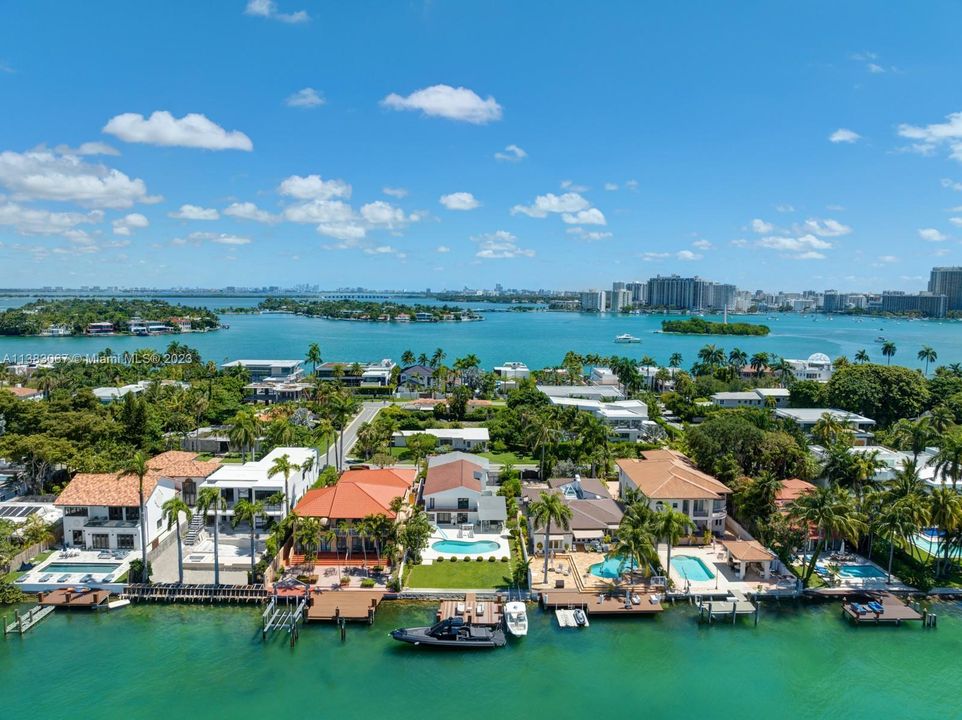 Recently Sold: $9,500,000 (3 beds, 2 baths, 4946 Square Feet)