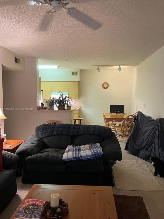 Recently Sold: $220,000 (1 beds, 1 baths, 784 Square Feet)