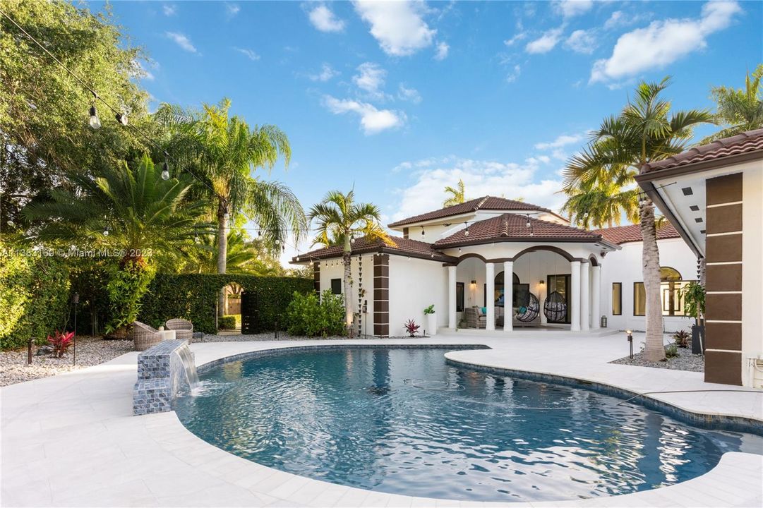 Recently Sold: $1,775,000 (5 beds, 4 baths, 2997 Square Feet)