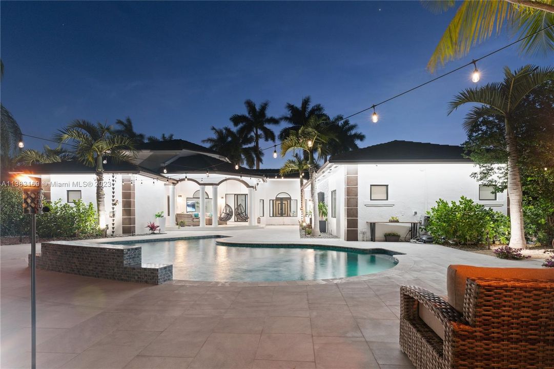 Recently Sold: $1,775,000 (5 beds, 4 baths, 2997 Square Feet)