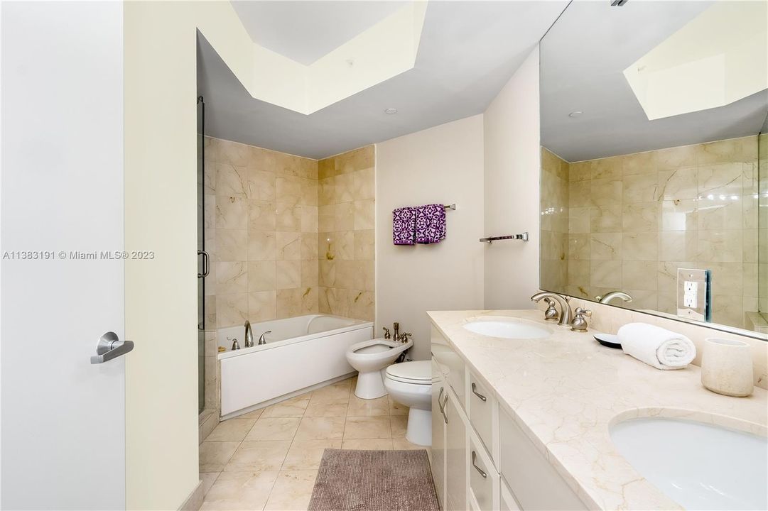 待售: $1,199,000 (2 贝兹, 2 浴室, 1322 平方英尺)