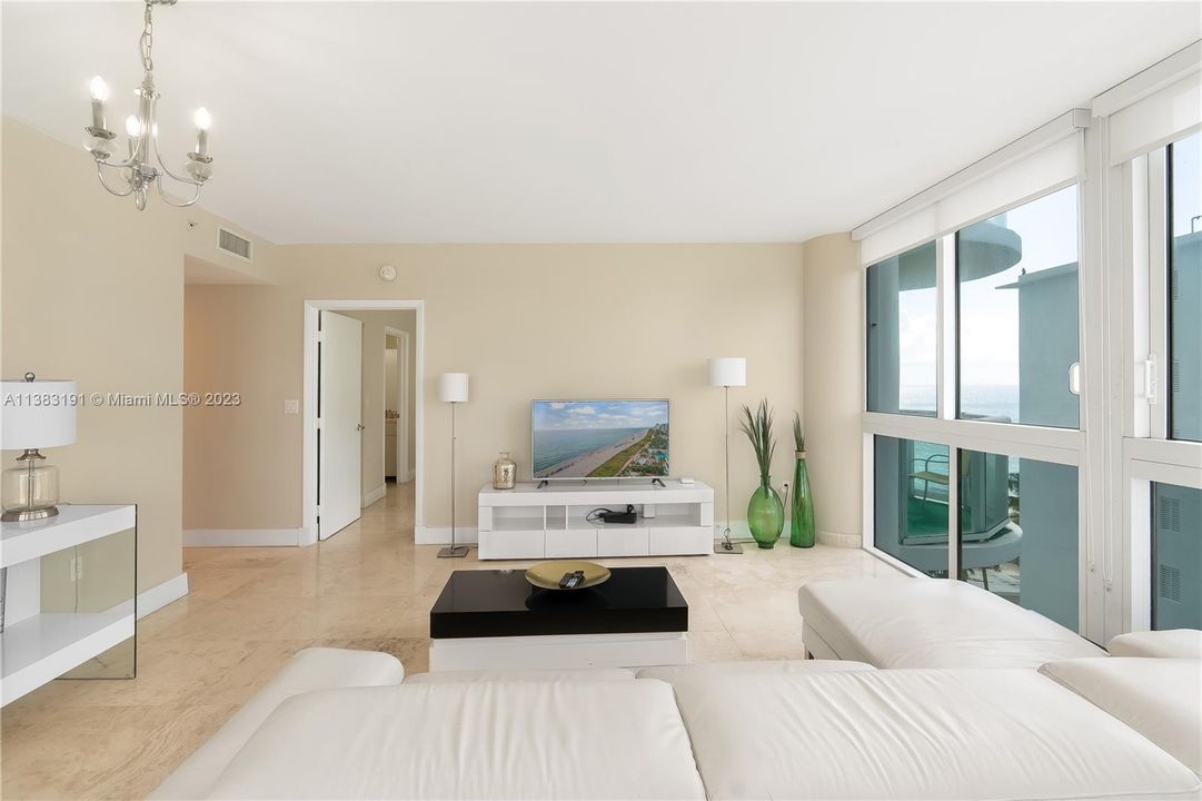 For Sale: $1,199,000 (2 beds, 2 baths, 1322 Square Feet)