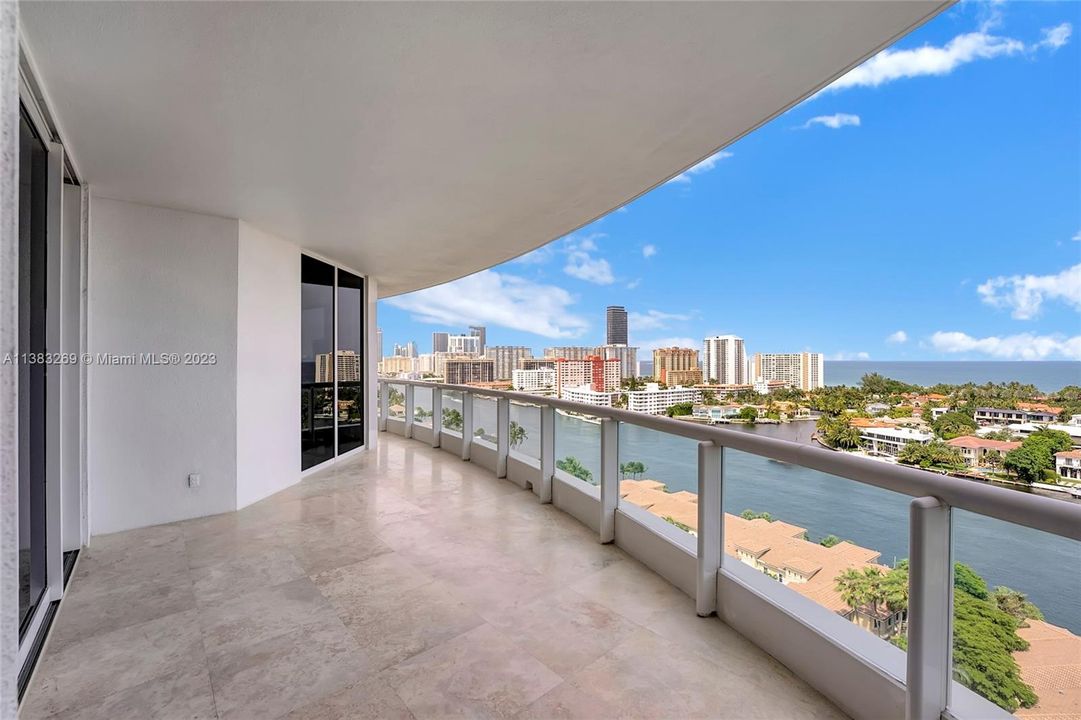 Recently Sold: $2,350,000 (5 beds, 5 baths, 4171 Square Feet)