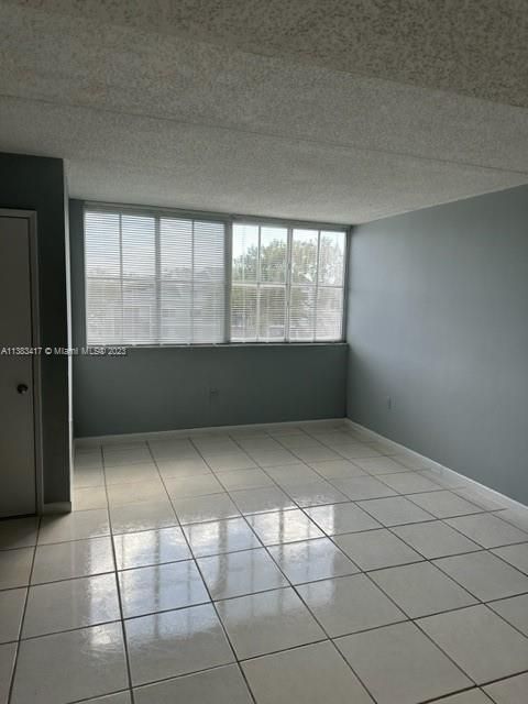 Vendido Recientemente: $260,000 (2 camas, 2 baños, 1095 Pies cuadrados)