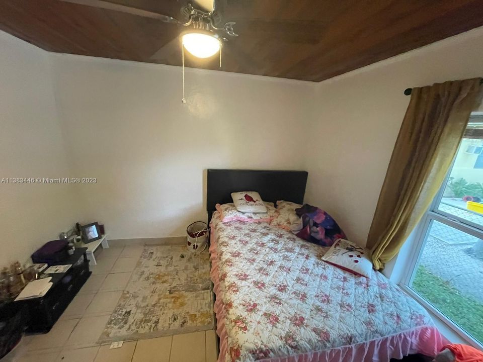 Vendido Recientemente: $570,000 (0 camas, 0 baños, 2400 Pies cuadrados)