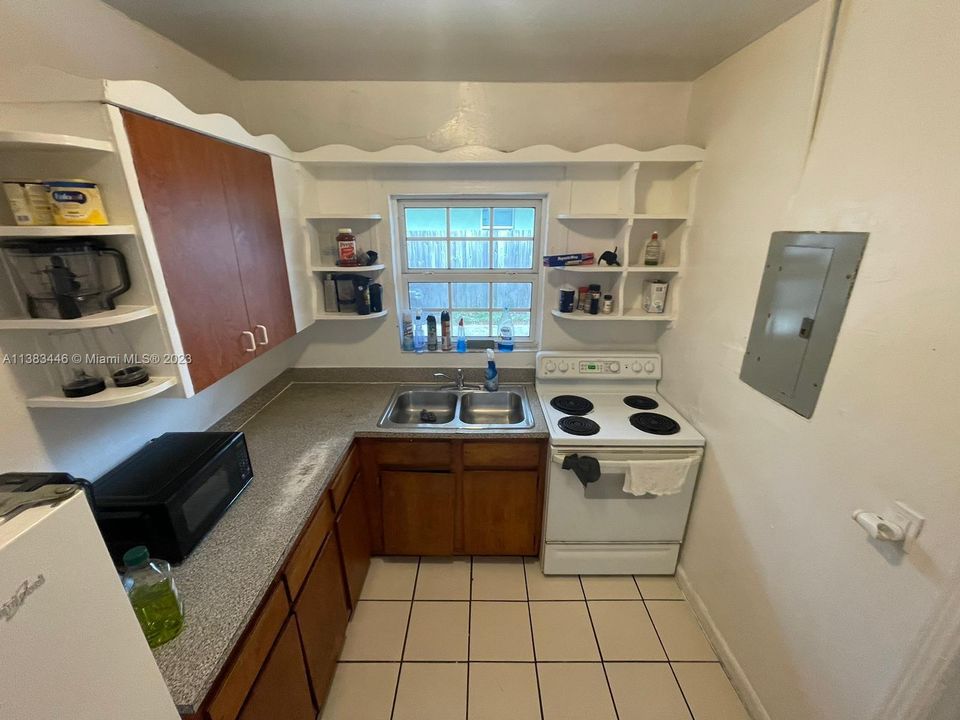 Vendido Recientemente: $570,000 (0 camas, 0 baños, 2400 Pies cuadrados)