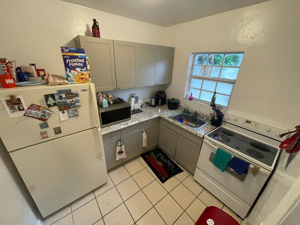 Vendido Recientemente: $570,000 (0 camas, 0 baños, 2400 Pies cuadrados)