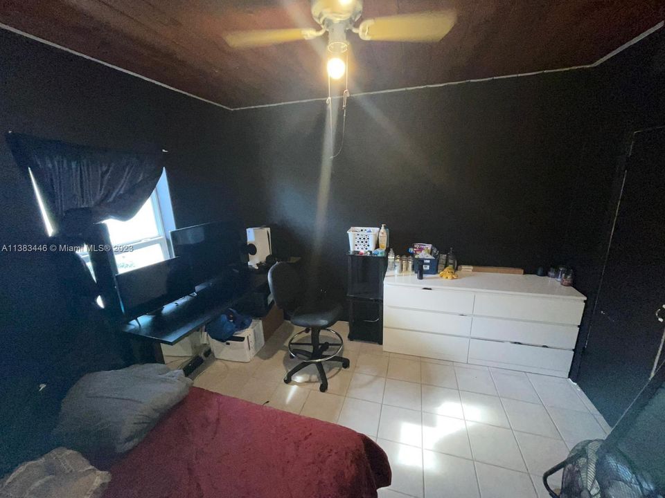 Vendido Recientemente: $570,000 (0 camas, 0 baños, 2400 Pies cuadrados)