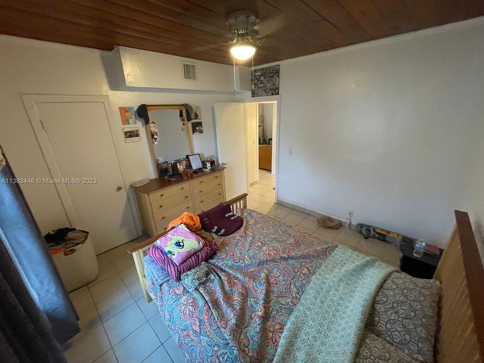 Vendido Recientemente: $570,000 (0 camas, 0 baños, 2400 Pies cuadrados)