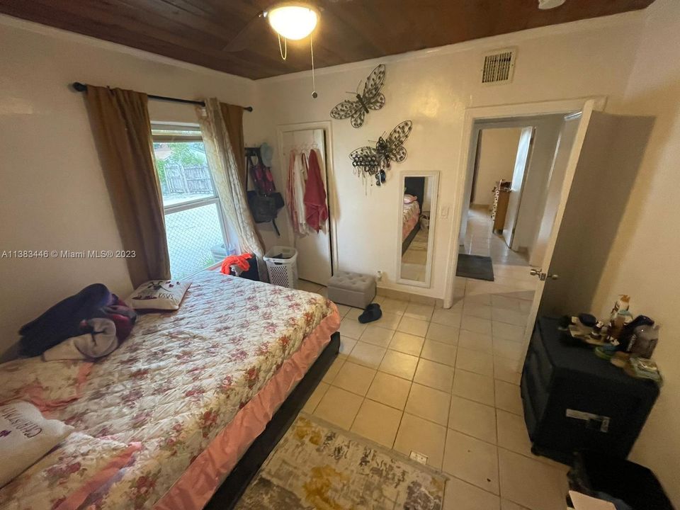 Vendido Recientemente: $570,000 (0 camas, 0 baños, 2400 Pies cuadrados)