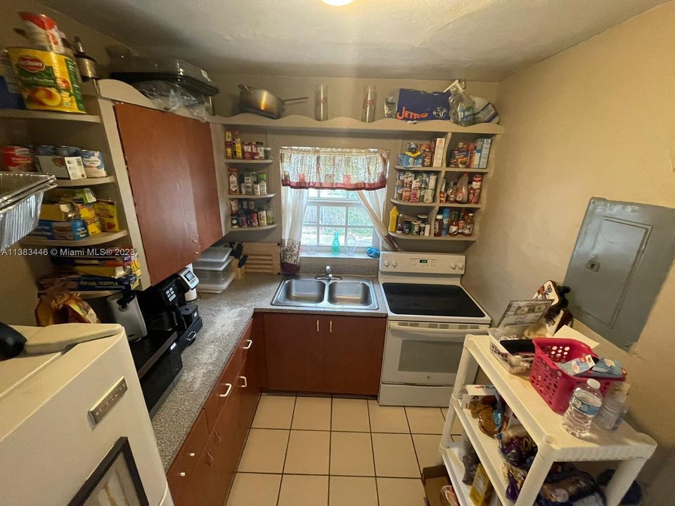 Vendido Recientemente: $570,000 (0 camas, 0 baños, 2400 Pies cuadrados)