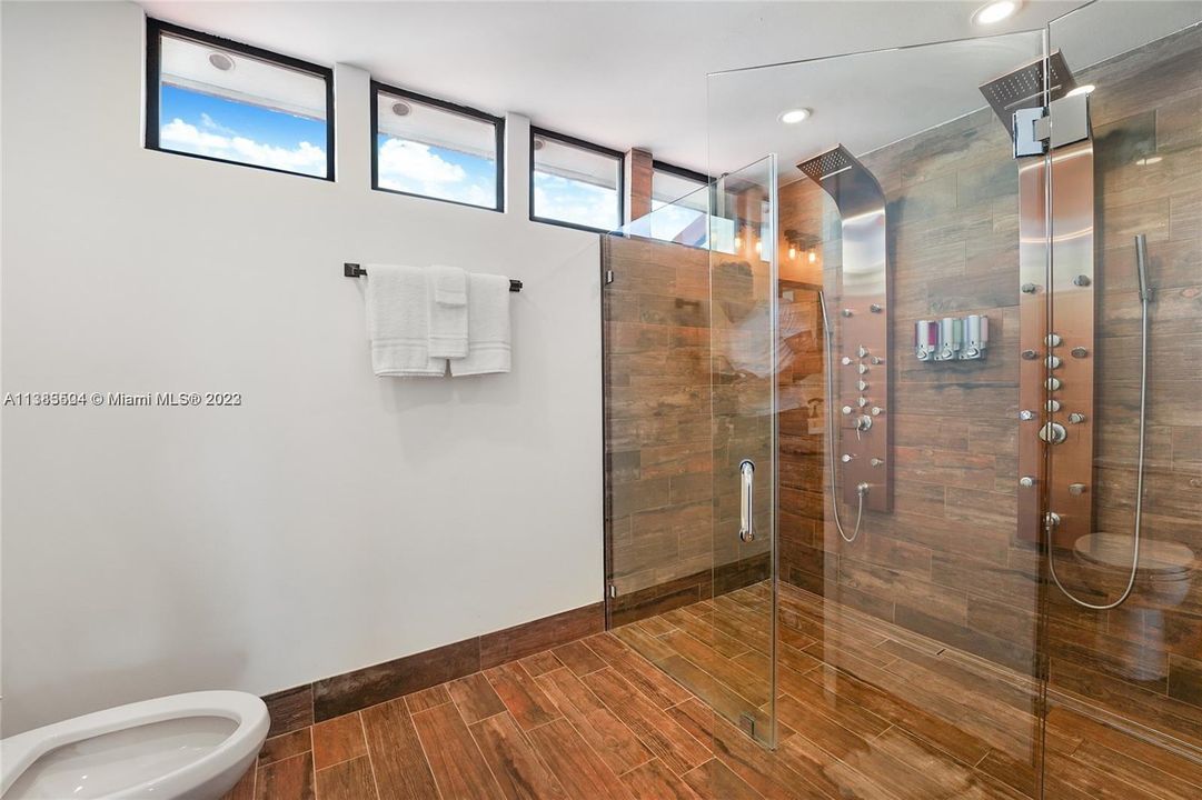 最近租的: $22,500 (4 贝兹, 3 浴室, 2294 平方英尺)