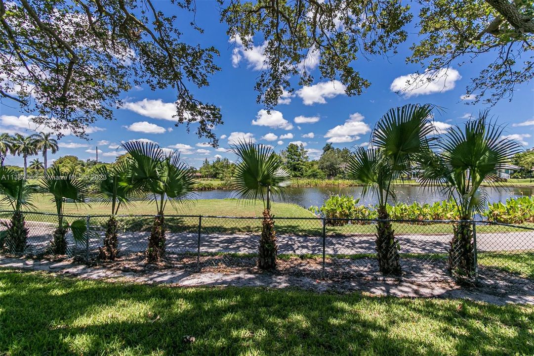 Recently Sold: $559,900 (3 beds, 2 baths, 2020 Square Feet)