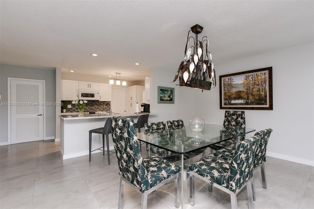 Recently Sold: $559,900 (3 beds, 2 baths, 2020 Square Feet)