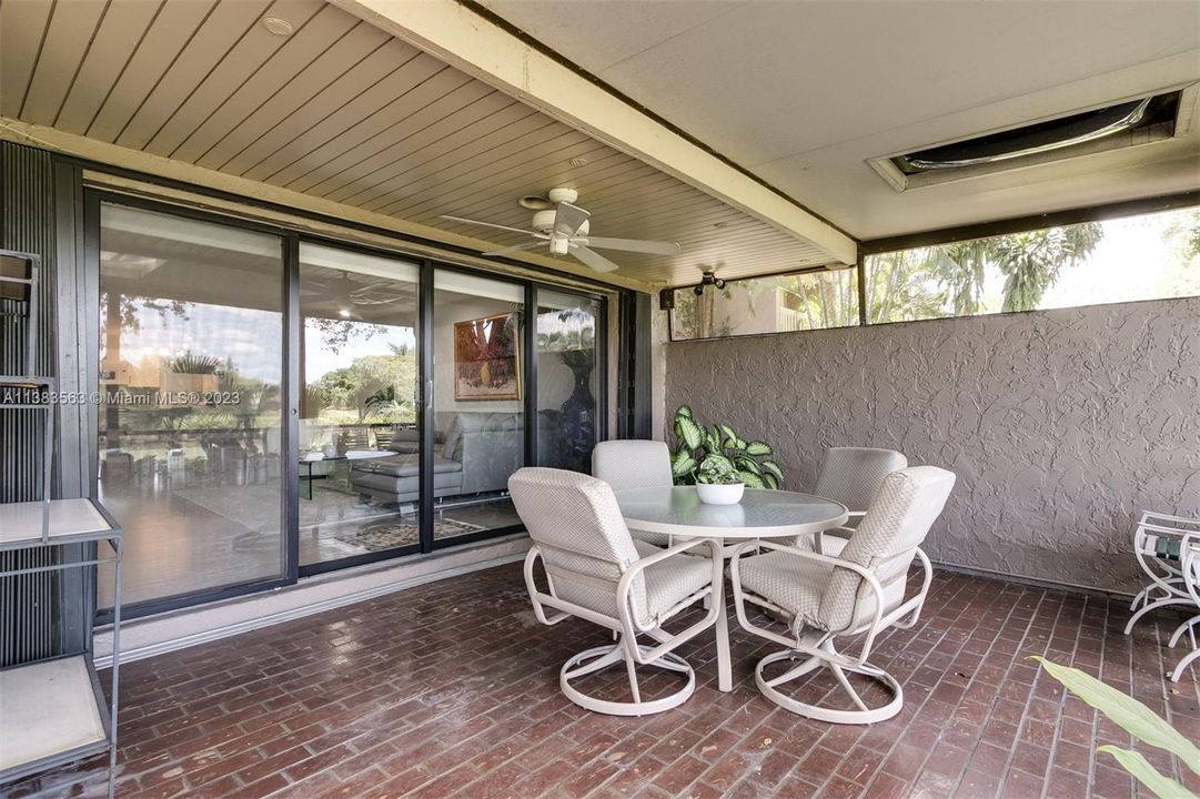 Recently Sold: $559,900 (3 beds, 2 baths, 2020 Square Feet)