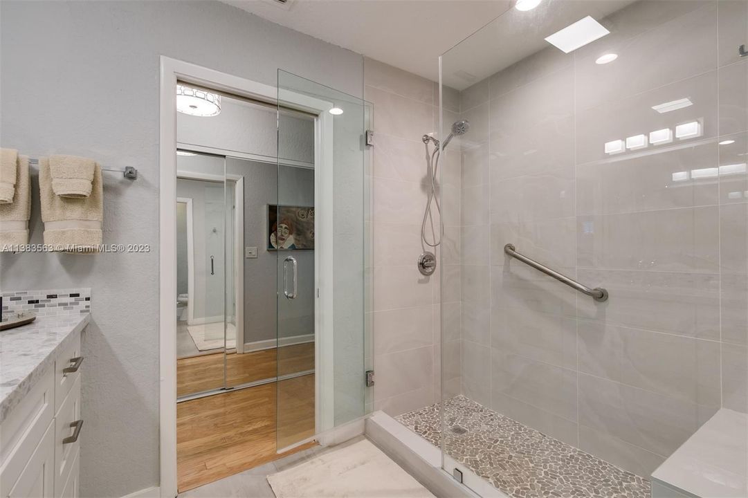 Recently Sold: $559,900 (3 beds, 2 baths, 2020 Square Feet)