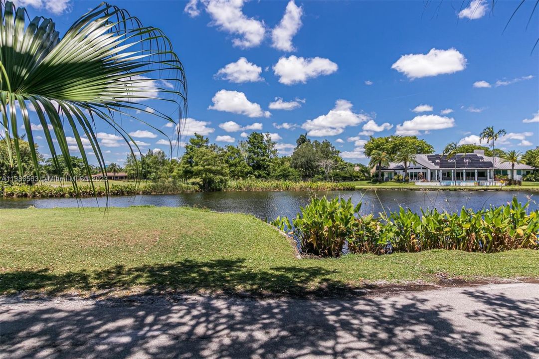 Recently Sold: $559,900 (3 beds, 2 baths, 2020 Square Feet)