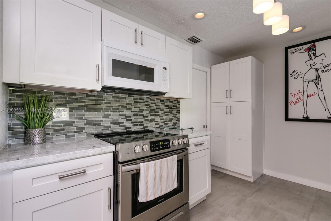 Recently Sold: $559,900 (3 beds, 2 baths, 2020 Square Feet)