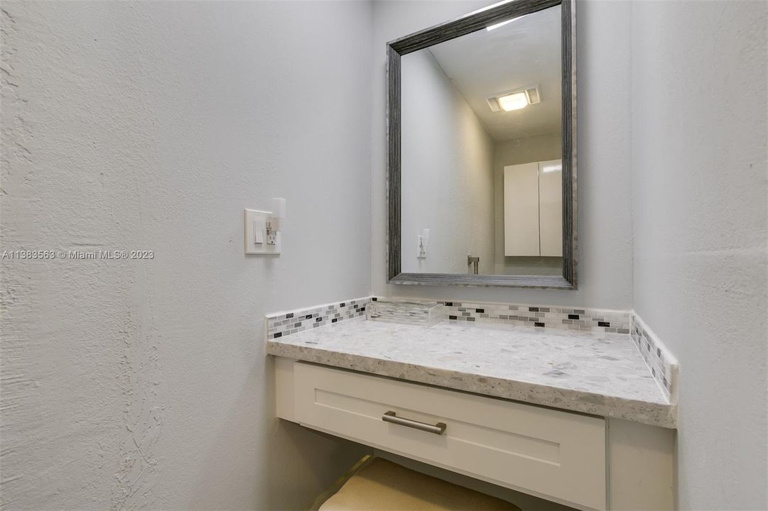 Recently Sold: $559,900 (3 beds, 2 baths, 2020 Square Feet)