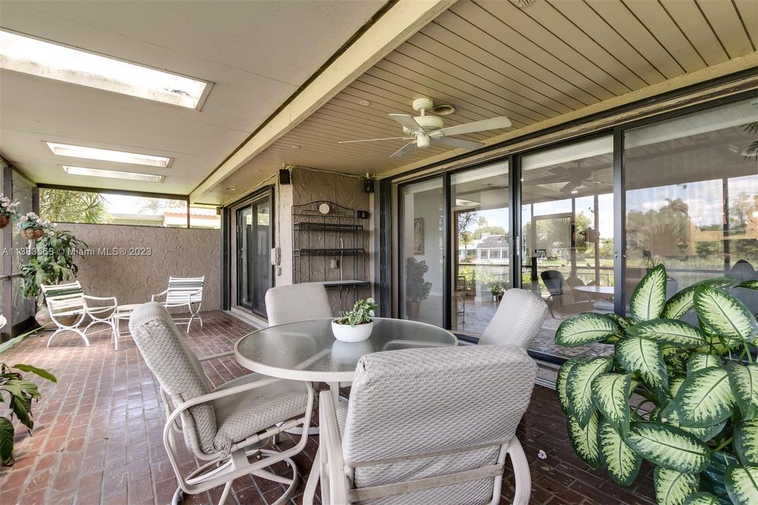 Recently Sold: $559,900 (3 beds, 2 baths, 2020 Square Feet)