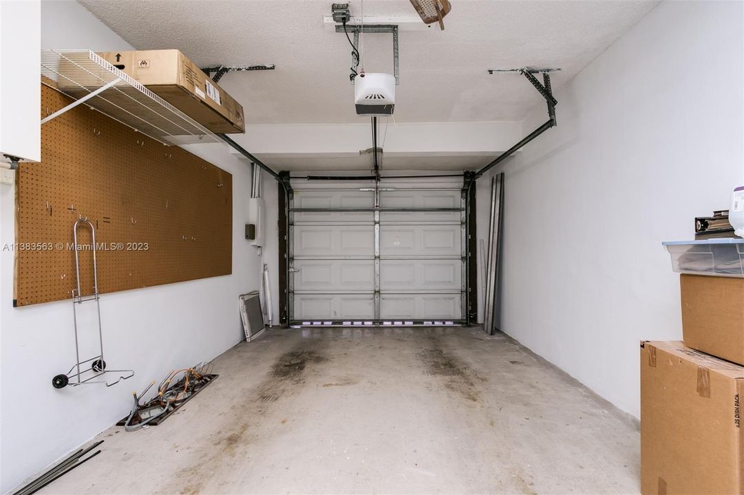 Recently Sold: $559,900 (3 beds, 2 baths, 2020 Square Feet)