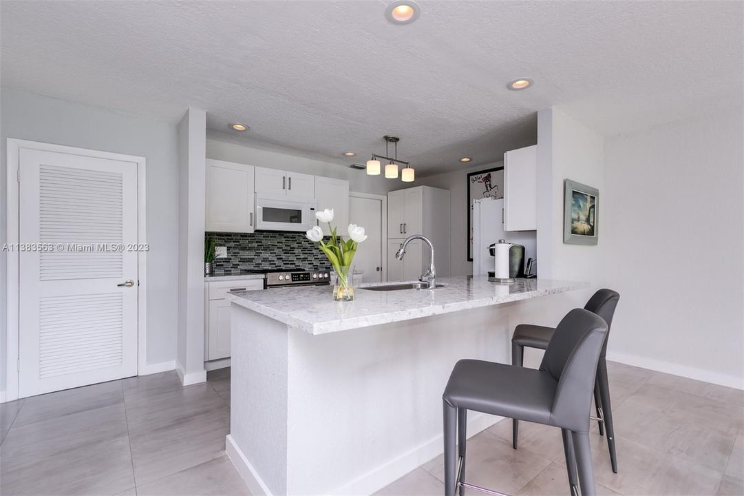 Recently Sold: $559,900 (3 beds, 2 baths, 2020 Square Feet)