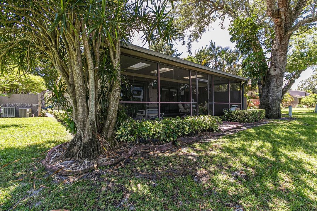 Recently Sold: $559,900 (3 beds, 2 baths, 2020 Square Feet)