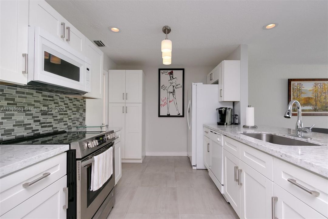 Recently Sold: $559,900 (3 beds, 2 baths, 2020 Square Feet)