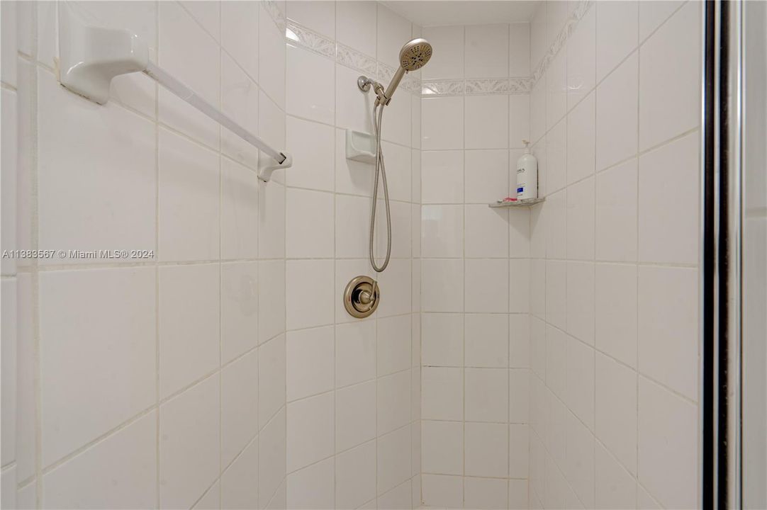 最近售出: $889,500 (4 贝兹, 2 浴室, 0 平方英尺)