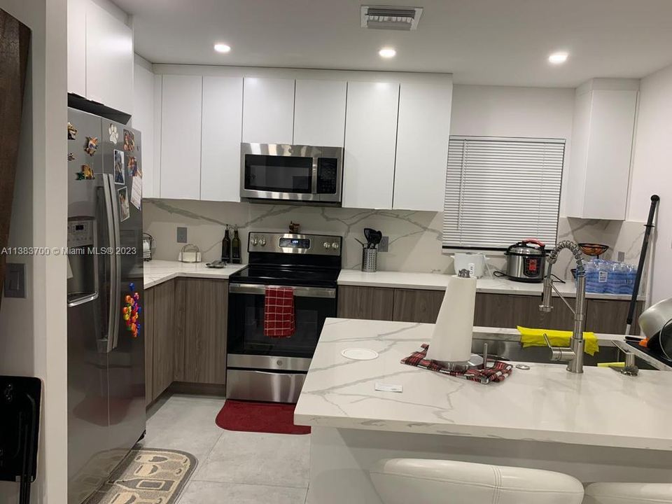 Recently Rented: $2,500 (2 beds, 1 baths, 799 Square Feet)