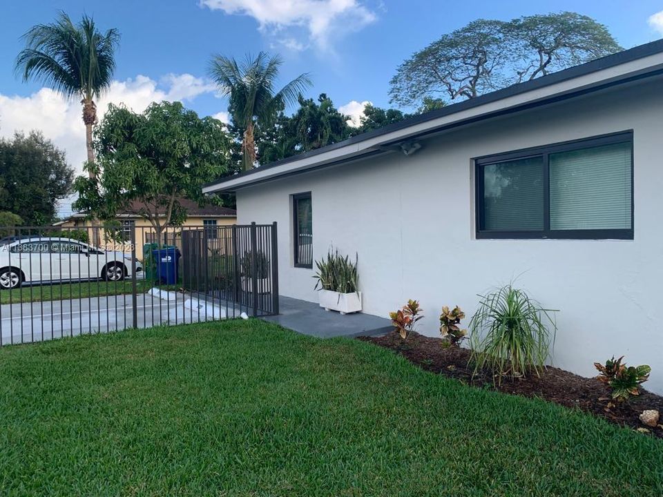 Recently Rented: $2,500 (2 beds, 1 baths, 799 Square Feet)
