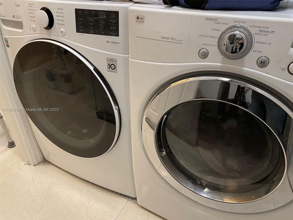 Recently Rented: $5,300 (4 beds, 3 baths, 2476 Square Feet)