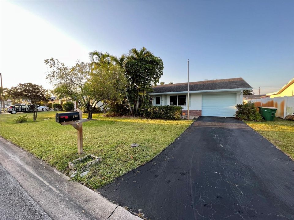Recently Sold: $299,000 (2 beds, 1 baths, 1073 Square Feet)