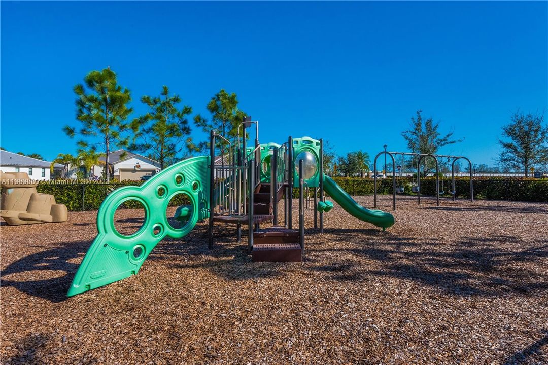 Recently Sold: $649,500 (4 beds, 2 baths, 2306 Square Feet)