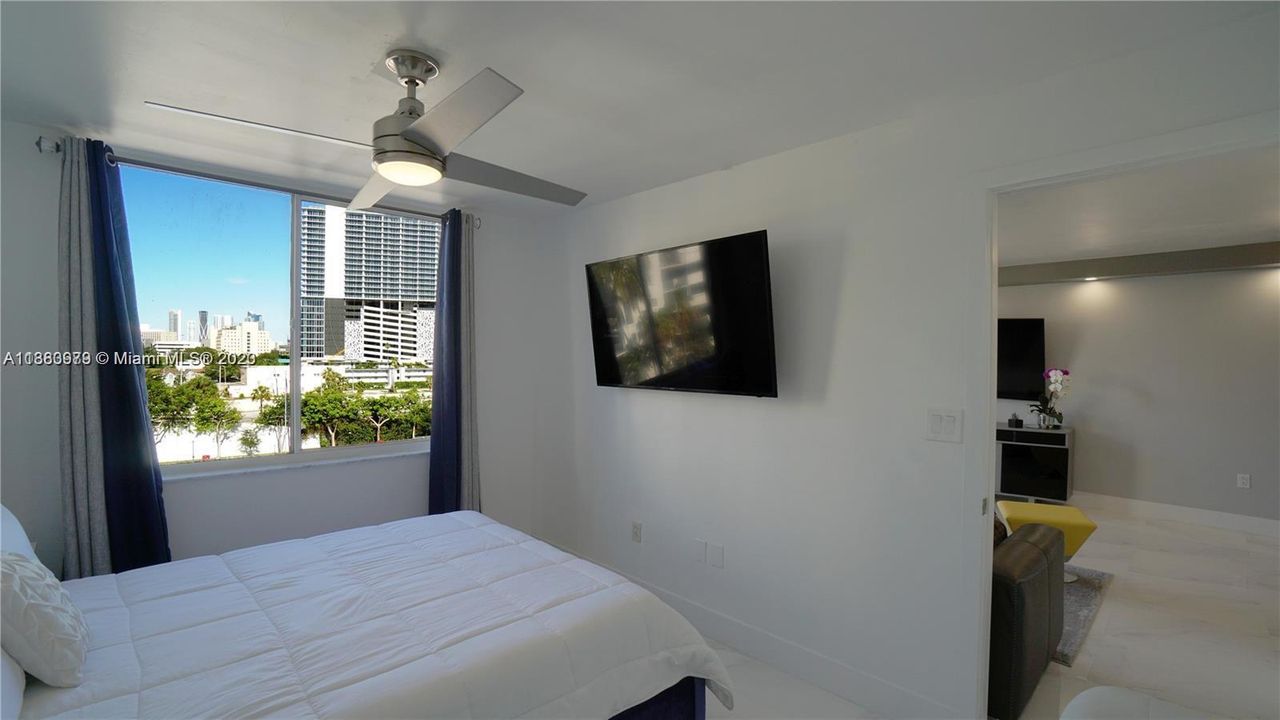 Active With Contract: $282,000 (1 beds, 1 baths, 634 Square Feet)