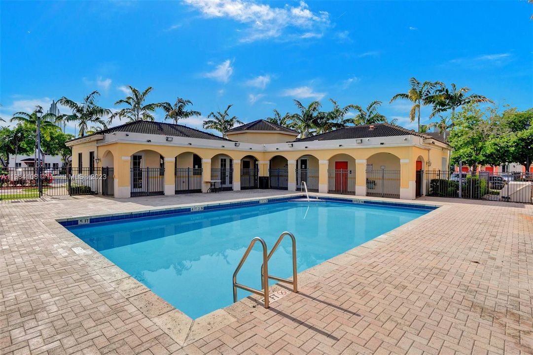 Недавно продано: $275,000 (2 спален, 2 ванн, 1140 Квадратных фут)