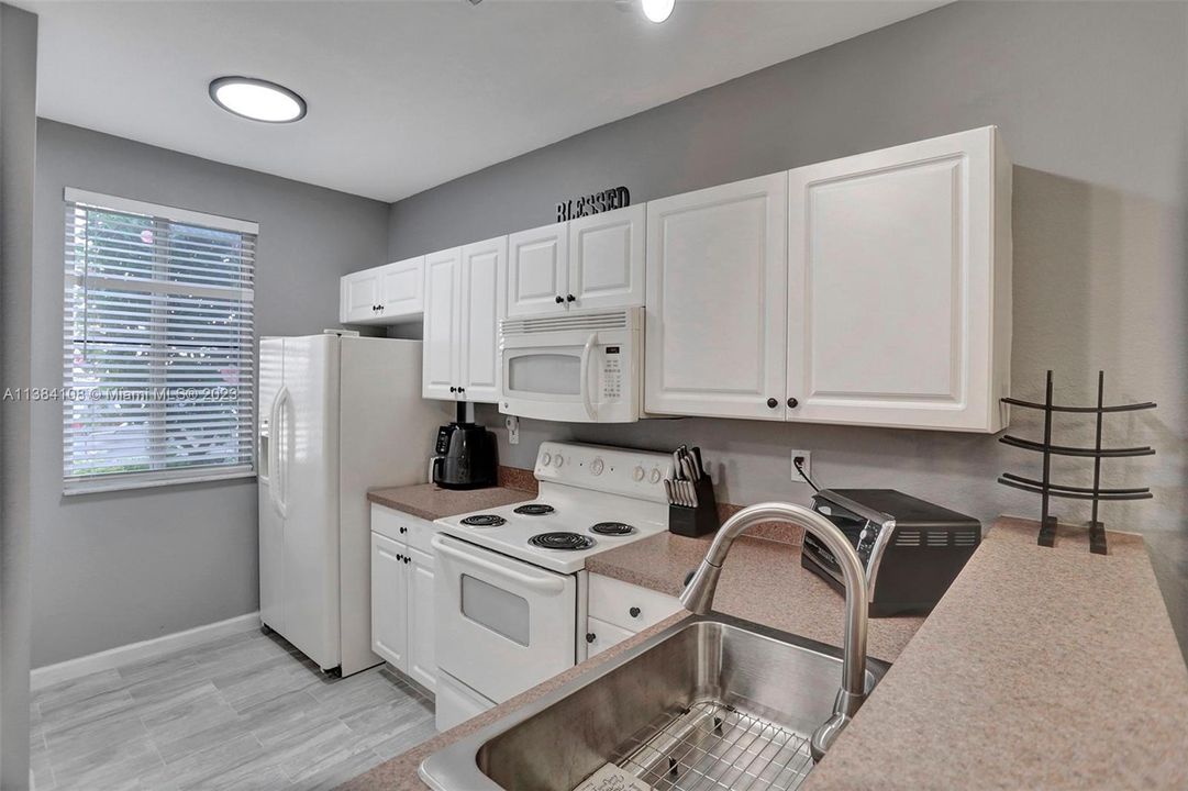 Недавно продано: $275,000 (2 спален, 2 ванн, 1140 Квадратных фут)