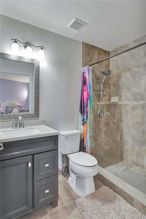 Недавно продано: $275,000 (2 спален, 2 ванн, 1140 Квадратных фут)