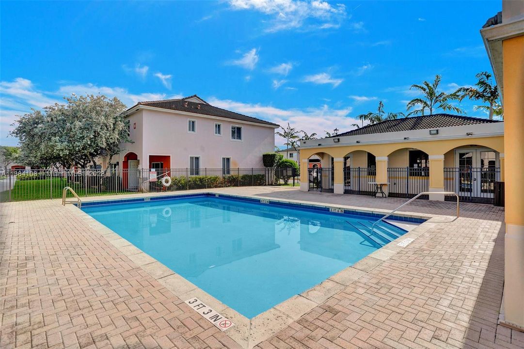 Недавно продано: $275,000 (2 спален, 2 ванн, 1140 Квадратных фут)