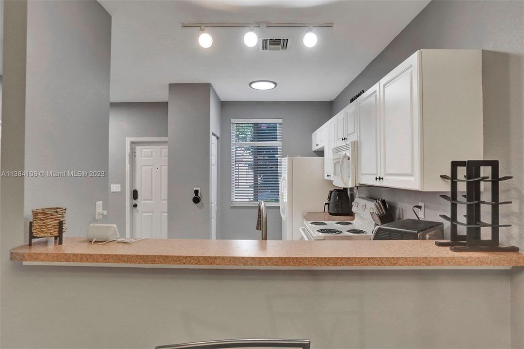 Недавно продано: $275,000 (2 спален, 2 ванн, 1140 Квадратных фут)