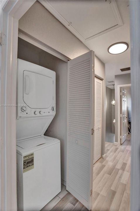 Недавно продано: $275,000 (2 спален, 2 ванн, 1140 Квадратных фут)