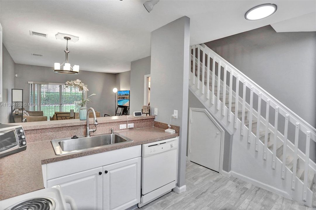 Недавно продано: $275,000 (2 спален, 2 ванн, 1140 Квадратных фут)