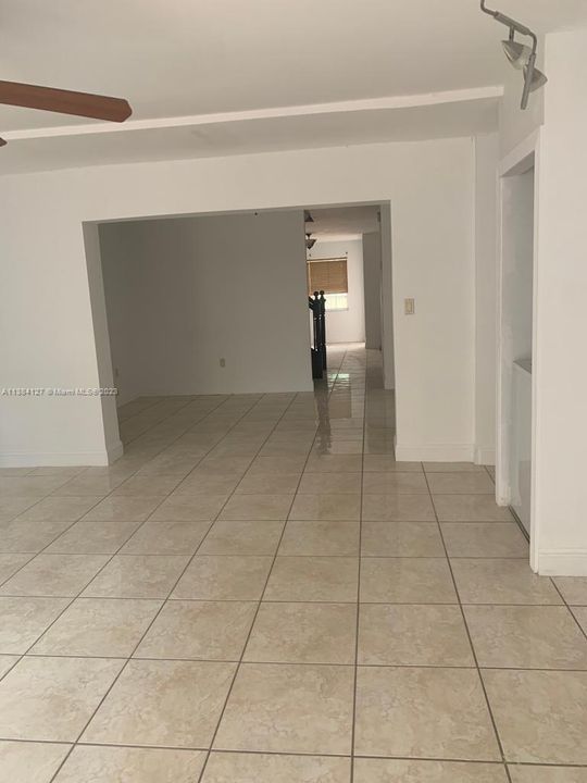 Vendido Recientemente: $439,500 (4 camas, 3 baños, 1960 Pies cuadrados)